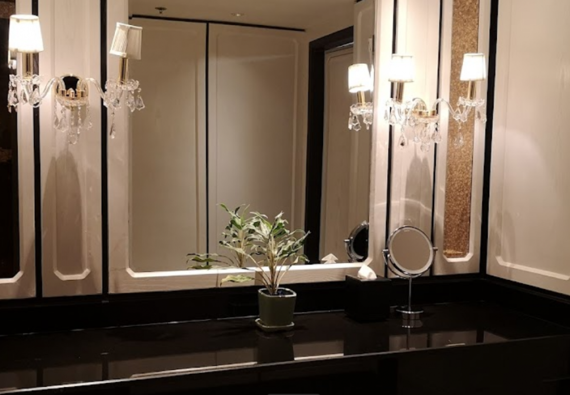 The Athenee Hotel